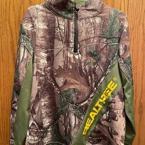 Realtree Camo Top with half zip…child’s small (6/7)
